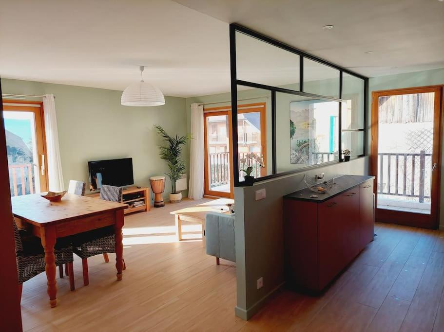 Charmant Appartement Lac D'Annecy / Ski - 6 Pers Menthon-Saint-Bernard Luaran gambar